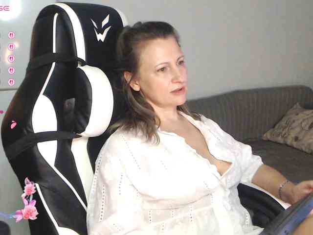 LoveSuperGerl webcam