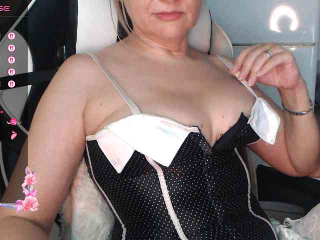 LoveSuperGerl webcam