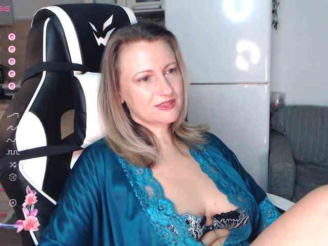 LoveSuperGerl webcam