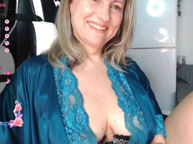 LoveSuperGerl webcam