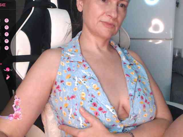 LoveSuperGerl webcam