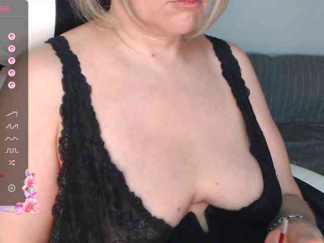 LoveSuperGerl webcam