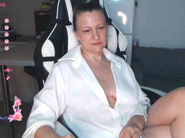 LoveSuperGerl webcam