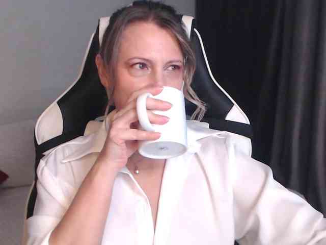 LoveSuperGerl webcam