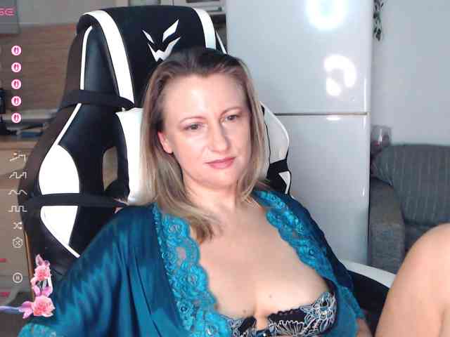LoveSuperGerl webcam