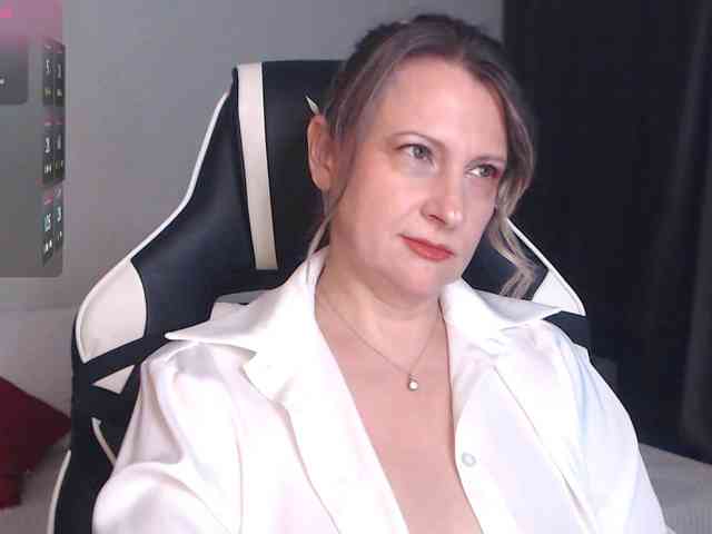 LoveSuperGerl webcam