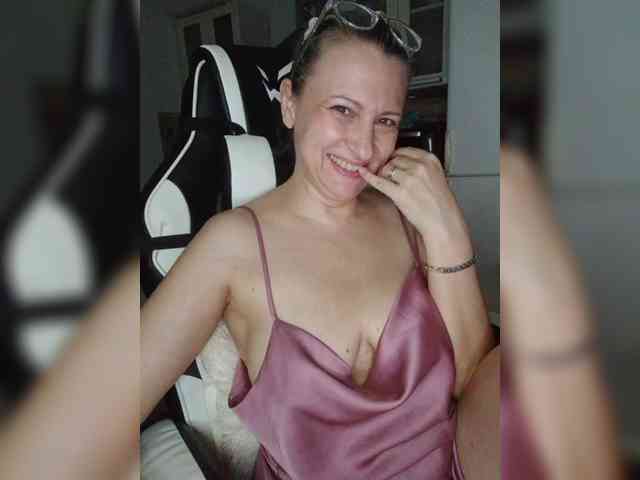 LoveSuperGerl webcam