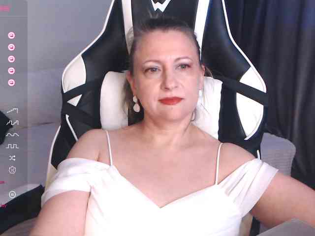 LoveSuperGerl webcam