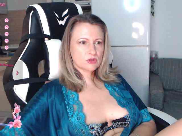 LoveSuperGerl webcam
