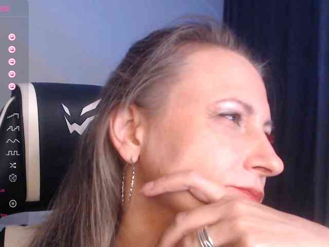 LoveSuperGerl webcam