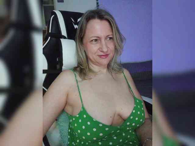 LoveSuperGerl webcam