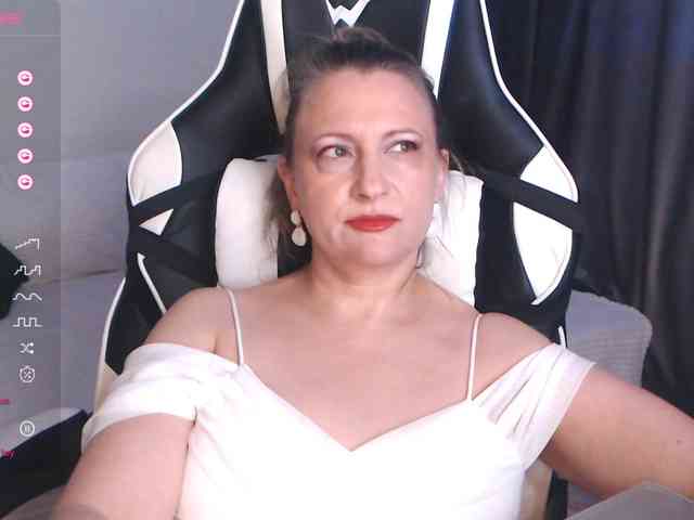 LoveSuperGerl webcam