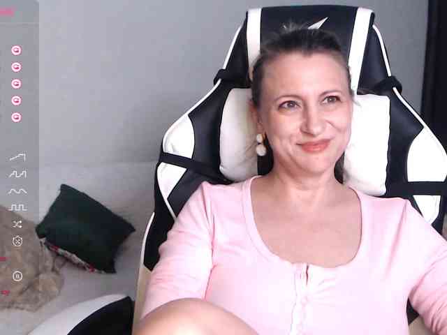 LoveSuperGerl webcam