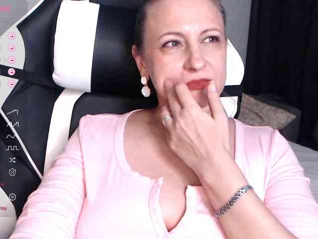 LoveSuperGerl webcam