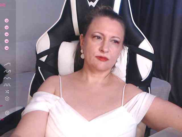 LoveSuperGerl webcam