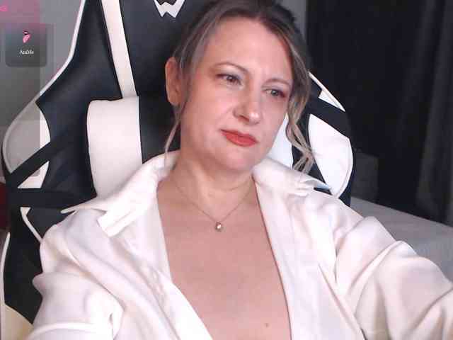 LoveSuperGerl webcam