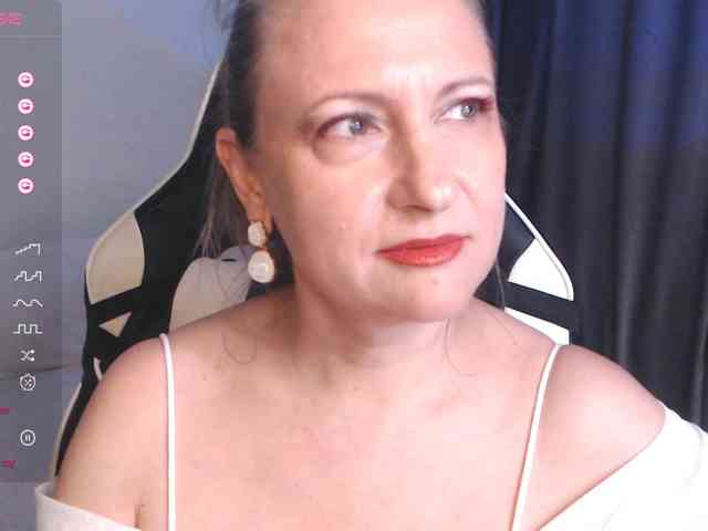 LoveSuperGerl webcam