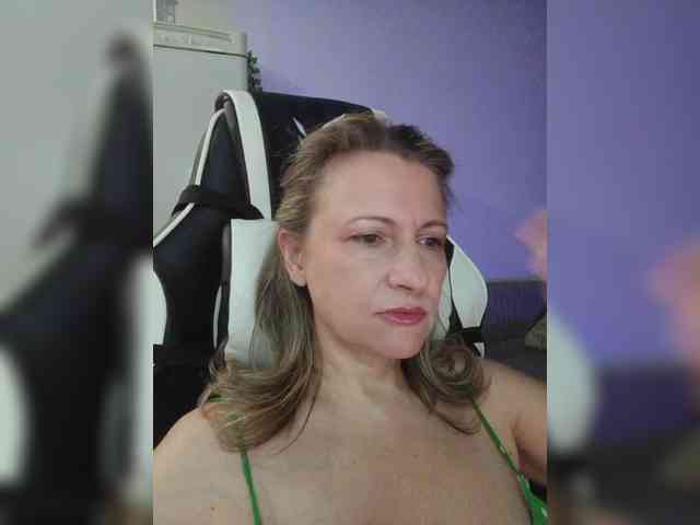 LoveSuperGerl webcam