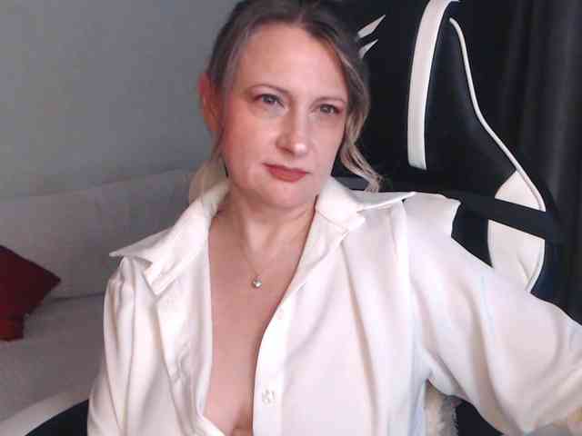 LoveSuperGerl webcam