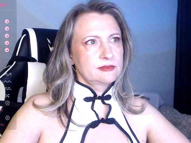 LoveSuperGerl webcam