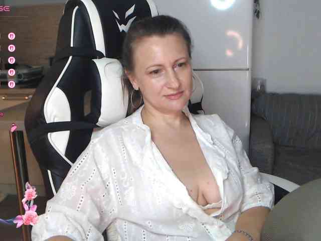 LoveSuperGerl webcam