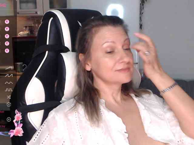 LoveSuperGerl webcam