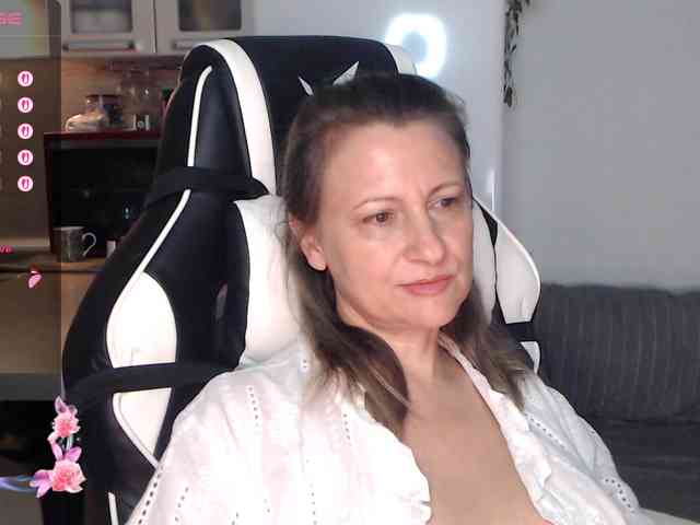 LoveSuperGerl webcam