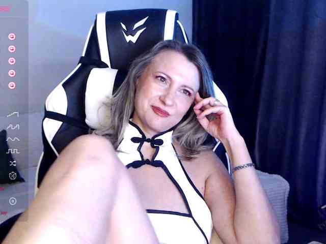 LoveSuperGerl webcam