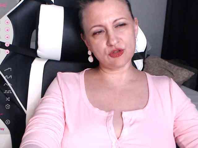LoveSuperGerl webcam