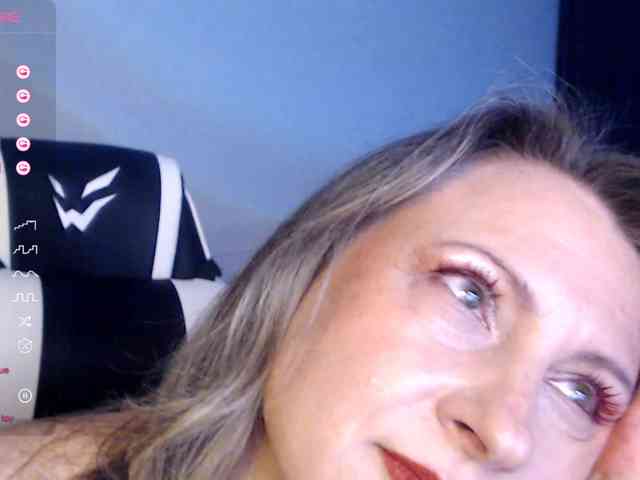 LoveSuperGerl webcam