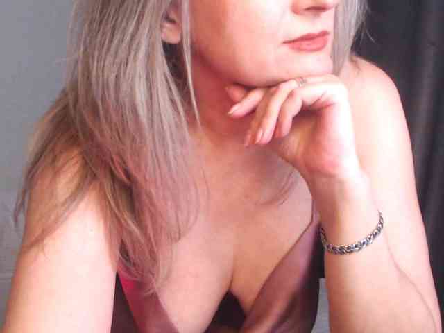 LoveSuperGerl webcam