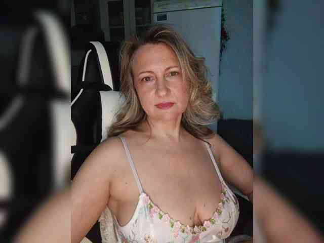 LoveSuperGerl webcam