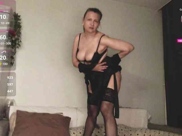 LoveSuperGerl webcam