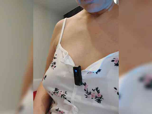 LoveSuperGerl webcam