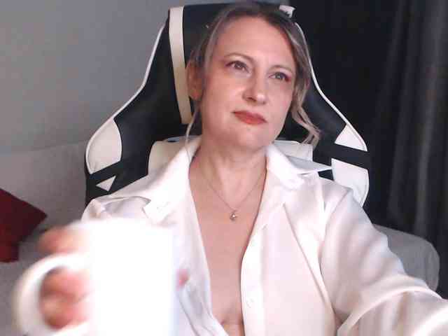 LoveSuperGerl webcam