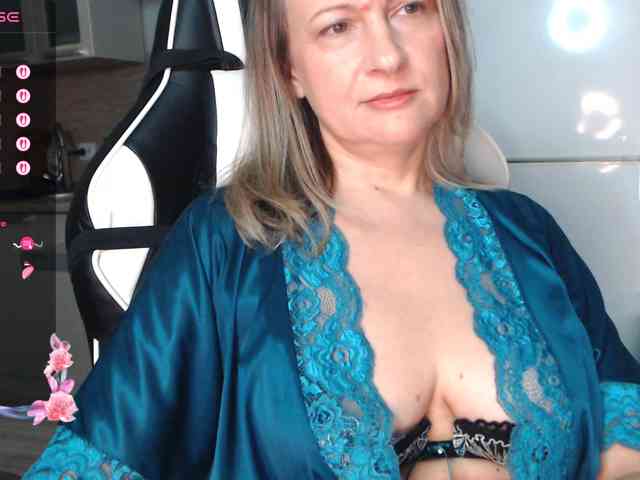 LoveSuperGerl webcam