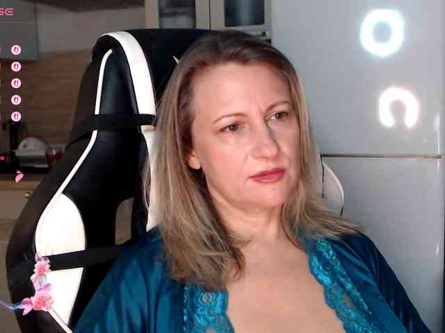 LoveSuperGerl webcam