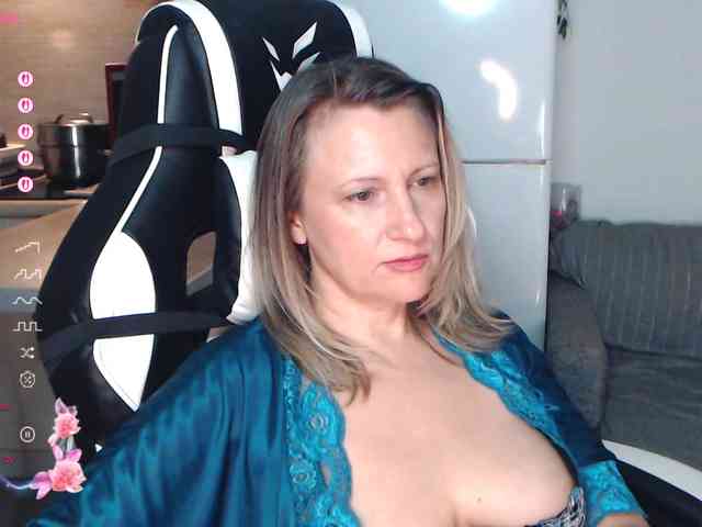 LoveSuperGerl webcam