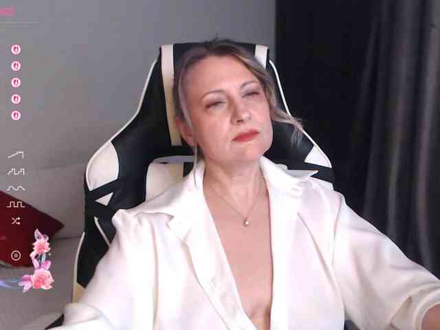 LoveSuperGerl webcam