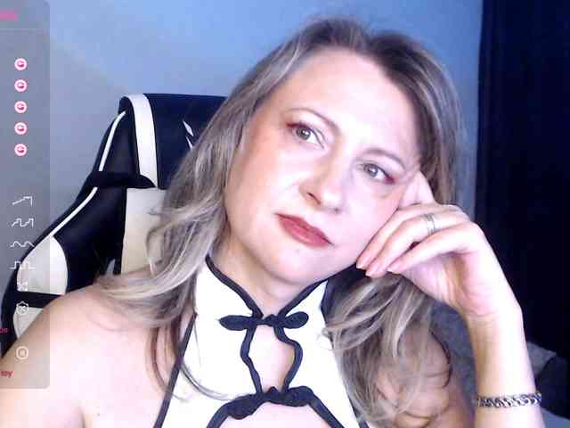 LoveSuperGerl webcam