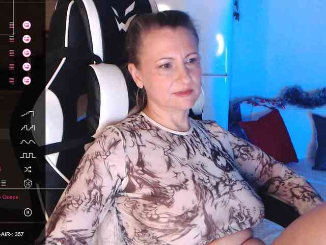 LoveSuperGerl webcam