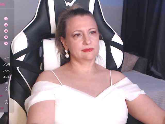 LoveSuperGerl webcam