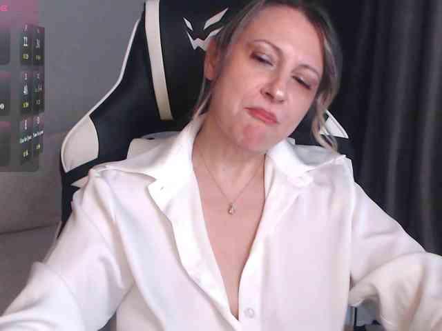 LoveSuperGerl webcam