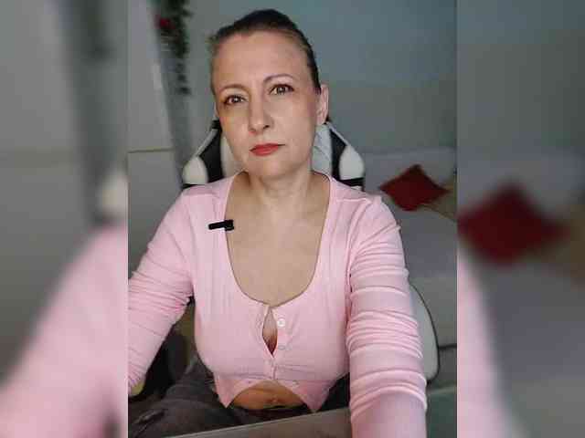 LoveSuperGerl webcam