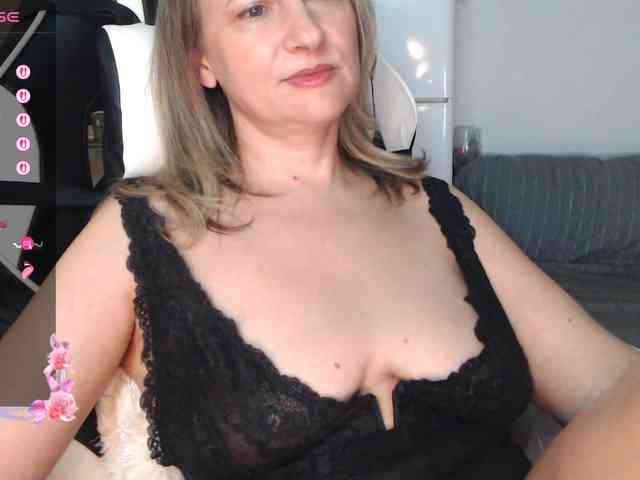 LoveSuperGerl webcam