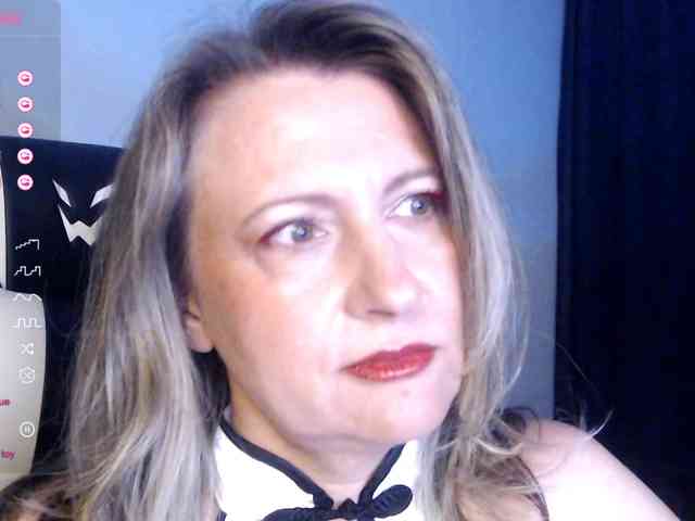 LoveSuperGerl webcam