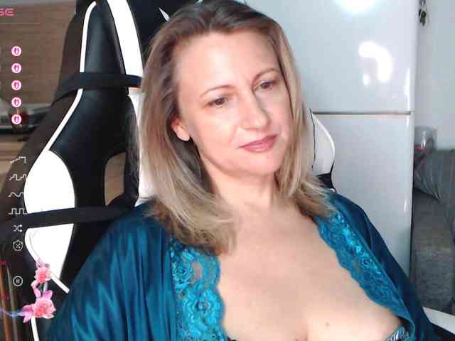 LoveSuperGerl webcam