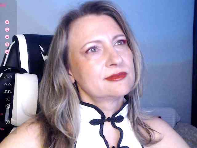 LoveSuperGerl webcam