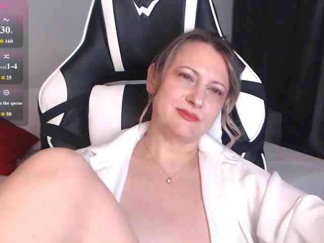 LoveSuperGerl webcam