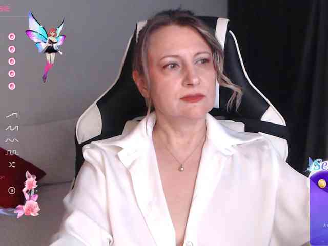 LoveSuperGerl webcam